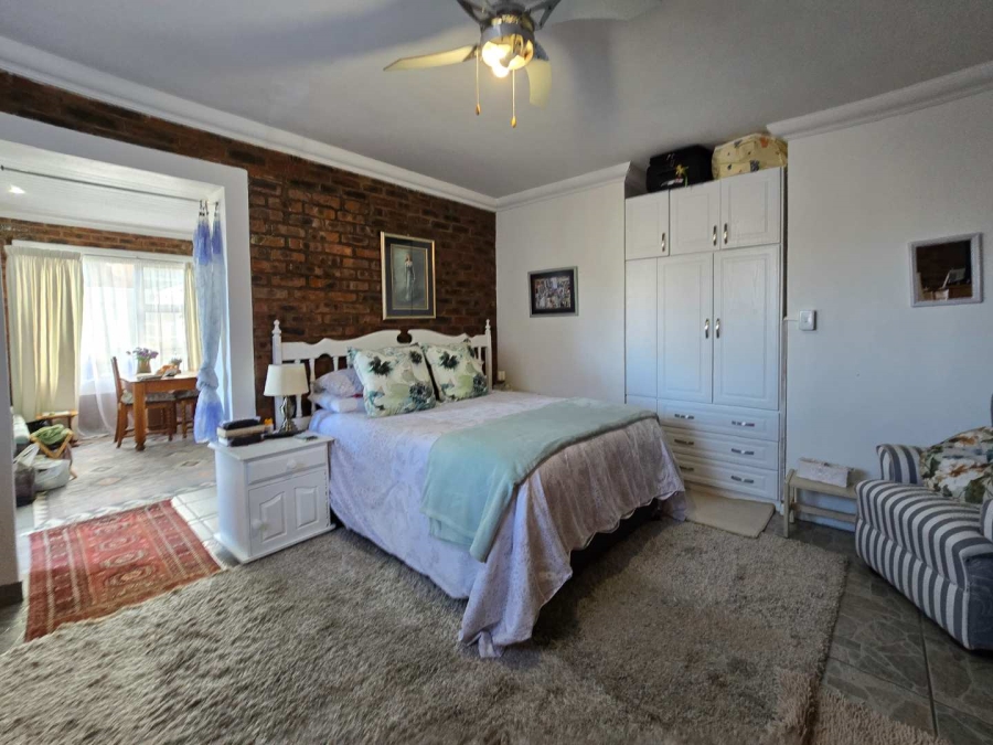 4 Bedroom Property for Sale in Stilbaai Wes Western Cape
